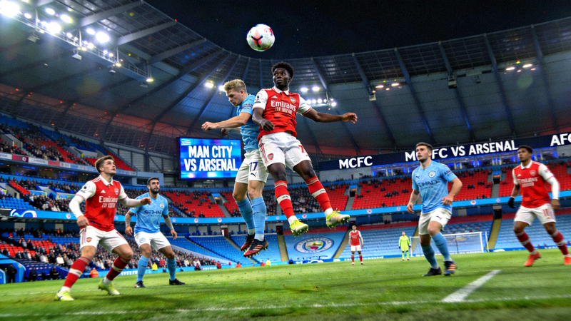 英超联赛曼城对阵阿森纳的球场直播画面，球员正在激烈拼抢